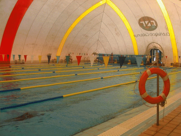 Imatge pels mitjans: Piscina Municipal acondicionamiento para uso invernal